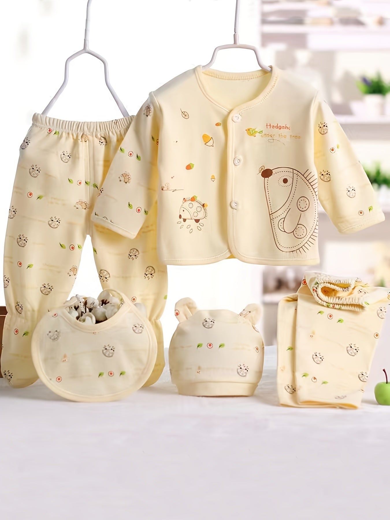 5pcs Baby 0-3m Set, All-Season Casual Outfits for Boys and Girls, Newborn Clothes, Girls' Pants and Baby Hat with Drool Bib, Baby Shower Essentials, for Outdoor