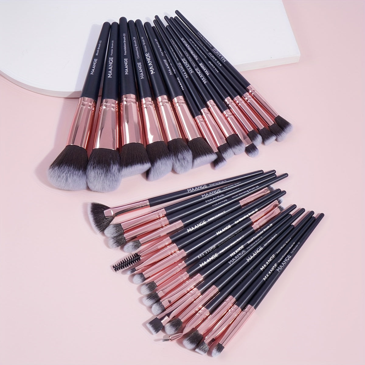 MAANGE 30pcs Professional Makeup Brush Set Foundation Brush Blush Brush Loose Powder Brush Eyeshadow Brush Complete Makeup Tool Set Suitable for Beginners and Professional Makeup Artists Portable Gift Set for Beginners Basic