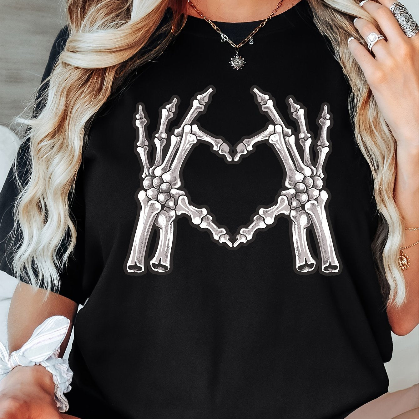 Plus Size Gothic Skull Print Short Sleeve Oversized T-shirt, Women's Plus Casual Pullover T-shirt