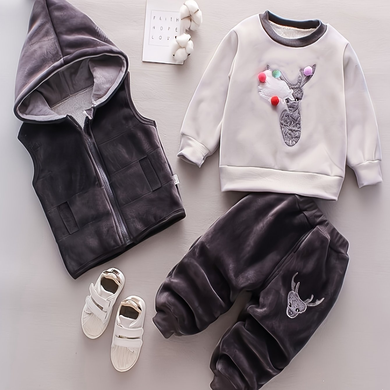 Random Color Ball Boys' Hairy Face Bear Long Sleeve Set, Baby Boy Autumn Winter -Lined Warm Long Sleeve Set, Fashion Casual Three-Piece Set, Perfect for Outdoor