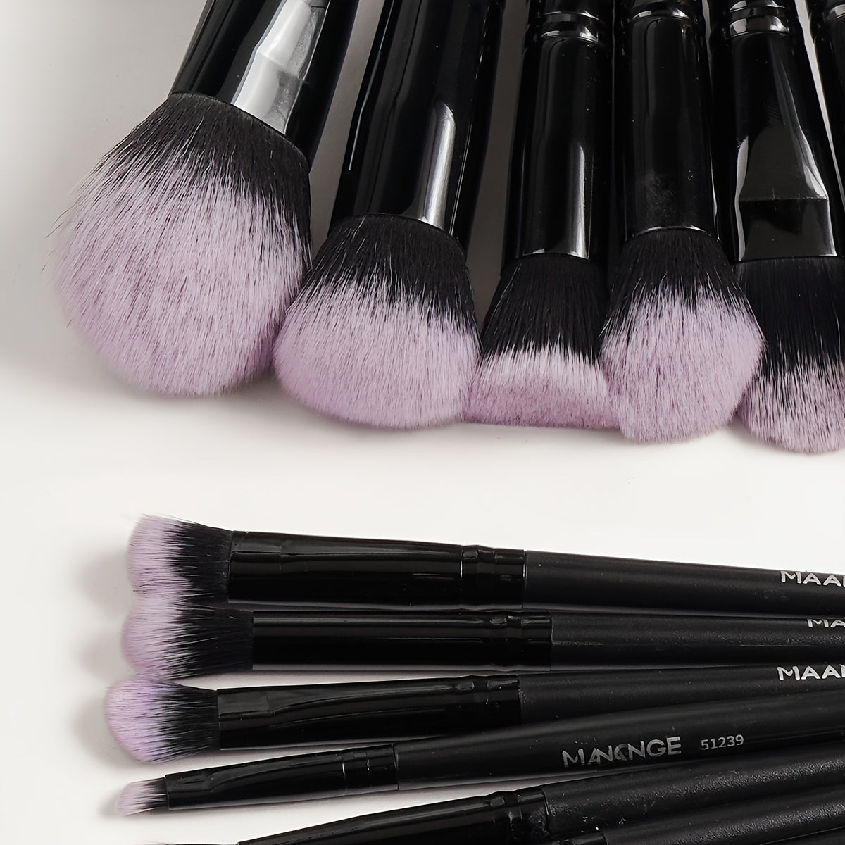 MAANGE 20pcs Professional Makeup Brush Set, Including 18 Makeup Brushes + Flannel Bag + 1 Large Water Drop Makeup Egg, Soft Bristle Makeup Brush, Foundation Brush, Eyeshadow Brush, Blending Brush, Concealer Brush, Eyeliner Br