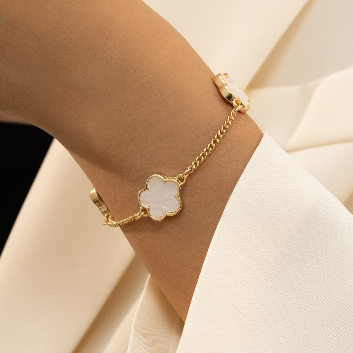1pc Five Leaf Flower Thin Chain Bracelet Adjustable Hand Chain For Women