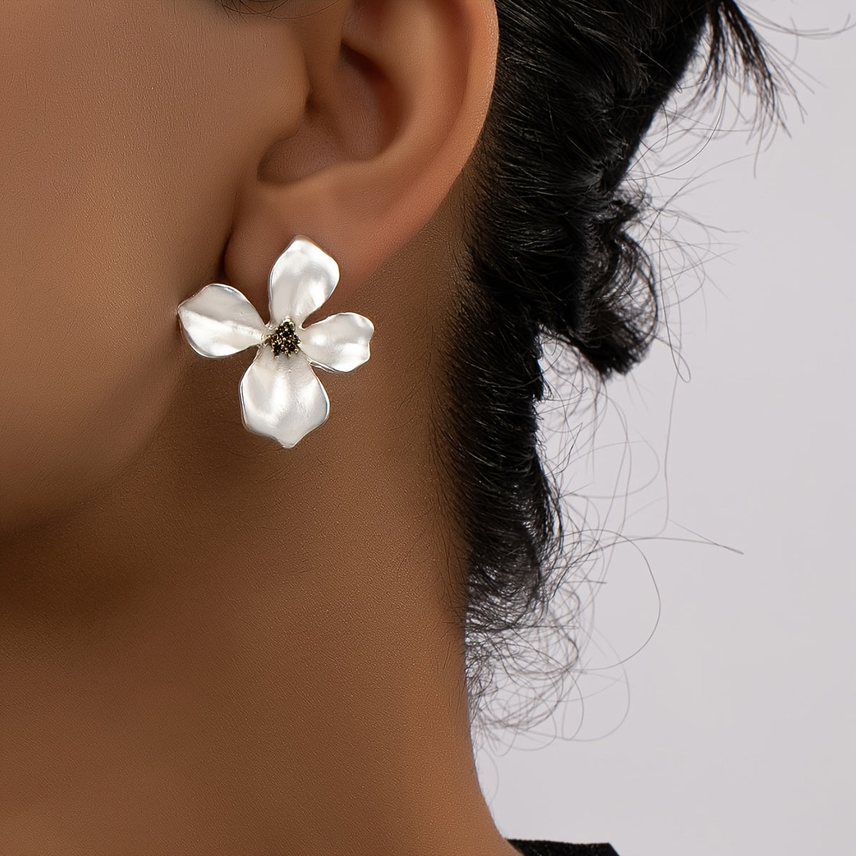 1 Pair of Exquisite Three Dimensional Four Petals Flower Stud Earrings - Fashion Bohemian Chic Design, Durable Zinc Alloy Construction, Luxurious 14K Gold Plating - Elegant Style for Special Occasions