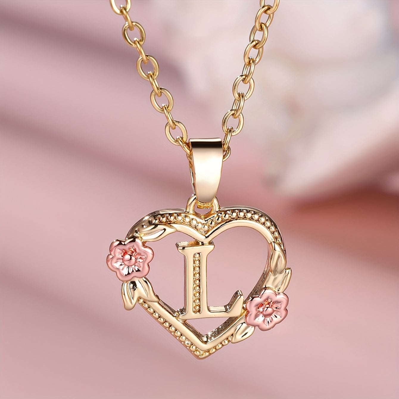 Exquisite Golden Initial Necklace Heart Carved 26 Letter A-Z And Flower Necklace For Women Daily Party Holiday Decoration Gift