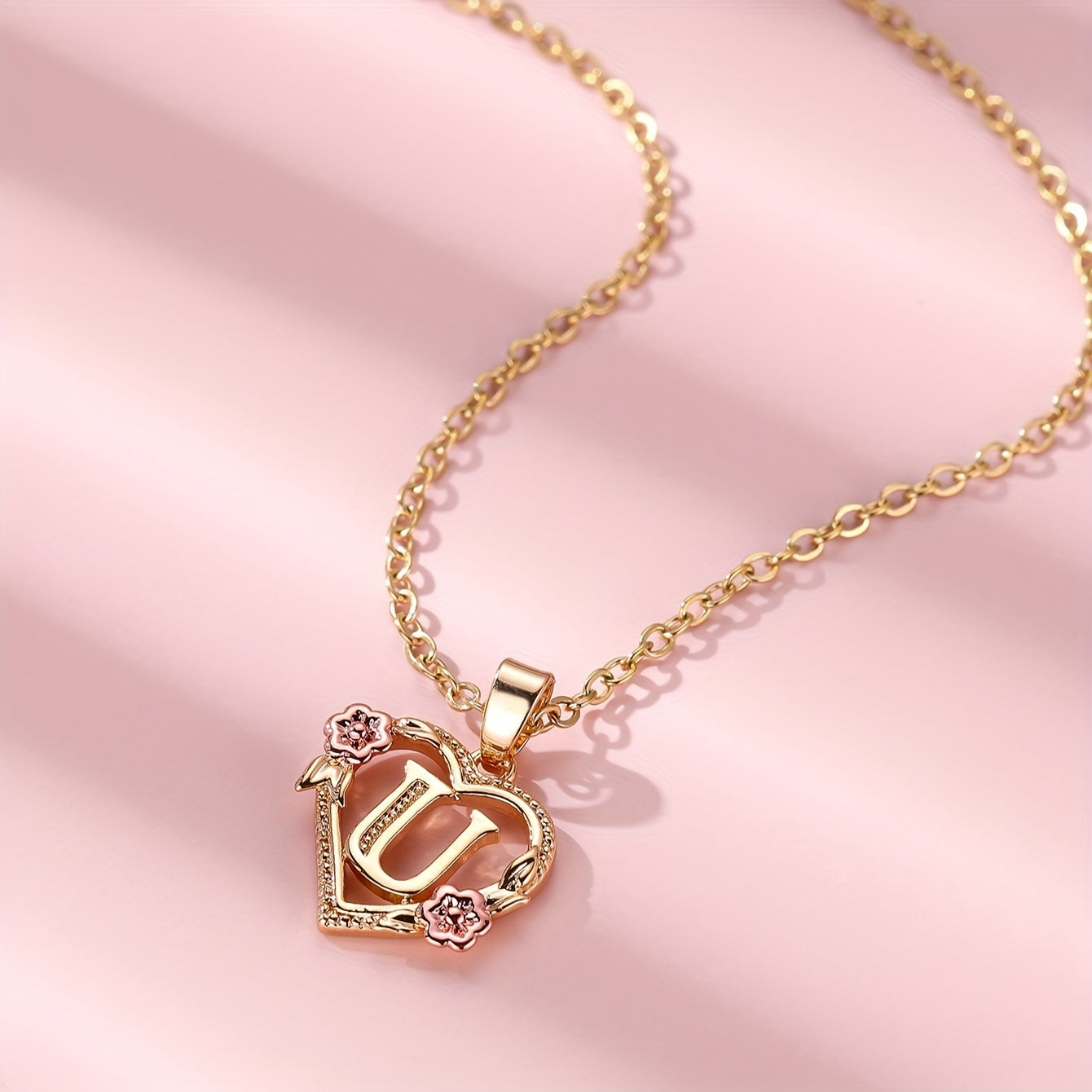 Exquisite Golden Initial Necklace Heart Carved 26 Letter A-Z And Flower Necklace For Women Daily Party Holiday Decoration Gift
