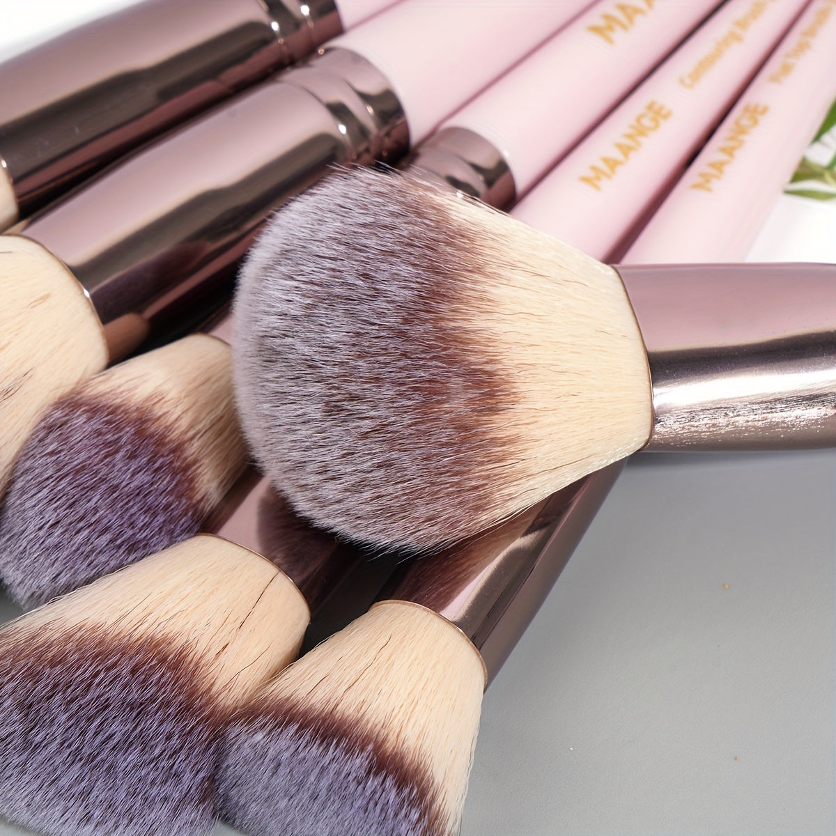 MAANGE 30pcs Professional Makeup Brush Set Foundation Brush Blush Brush Loose Powder Brush Eyeshadow Brush Complete Makeup Tool Set Suitable for Beginners and Professional Makeup Artists Portable Gift Set for Beginners Basic