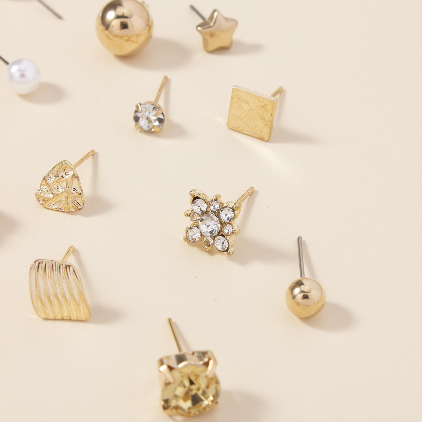 A Set of 30 Stylish Heart-Shaped Letter Stud Earrings