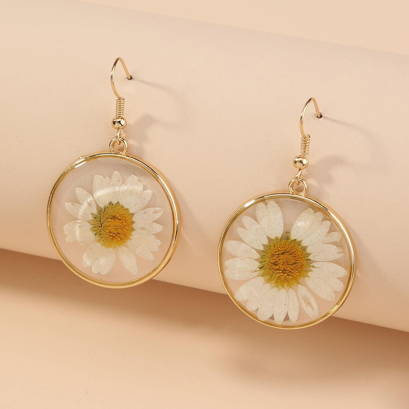 Nooxian White Chrysanthemum Dangle Earrings - Nickle-Free Copper Boho with Golden-Tone Finish, Botanical Flower Earrings for, for Casual Attire & Getaways, Year-Round