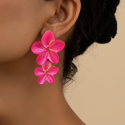 A Pair of Vintage-Inspired Luxury Metal Flower Earrings with a Unique And Exaggerated Design, Offering a High-End Feel.