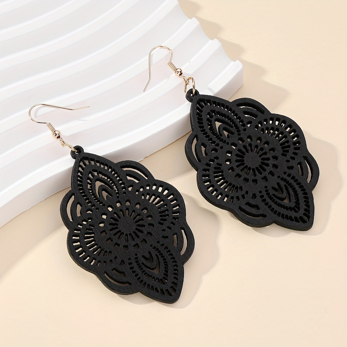 Green/ Black Carved Flower Pattern Dangle Earrings Retro Elegant Style Wooden Jewelry Delicate Holiday Vacation Ear Ornaments