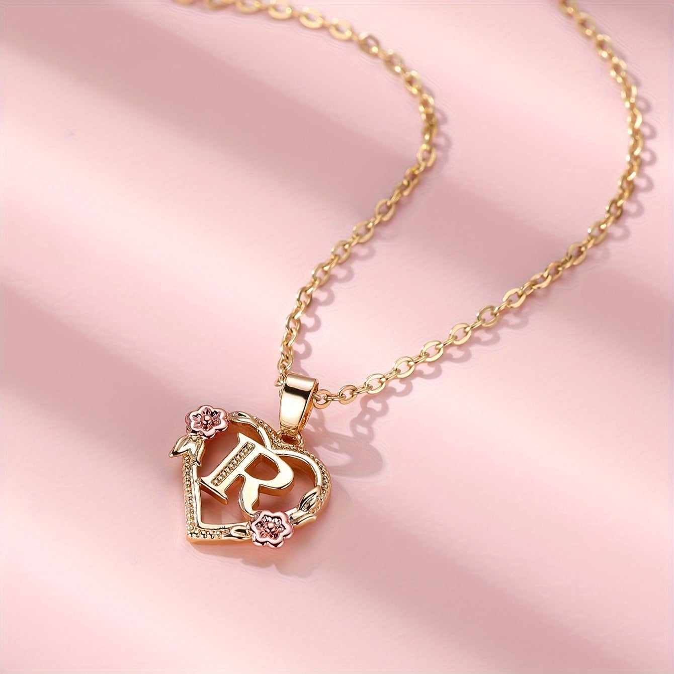 Exquisite Golden Initial Necklace Heart Carved 26 Letter A-Z And Flower Necklace For Women Daily Party Holiday Decoration Gift