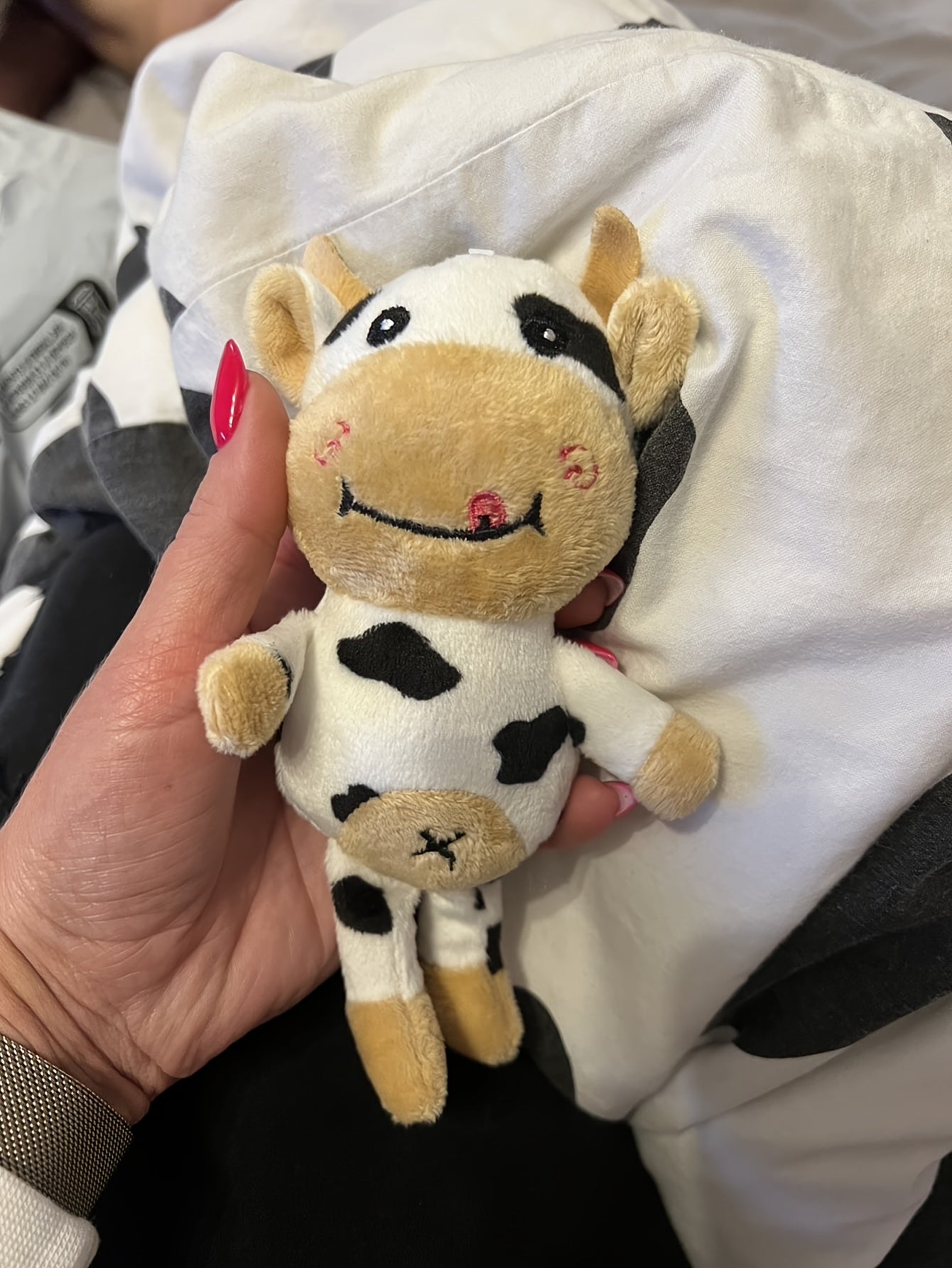 Adorable 1pc Cow Plush Toy - Perfect Chew Toy for Dogs and Cats!