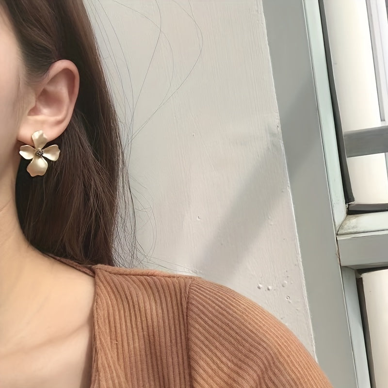 1 Pair of Exquisite Three Dimensional Four Petals Flower Stud Earrings - Fashion Bohemian Chic Design, Durable Zinc Alloy Construction, Luxurious 14K Gold Plating - Elegant Style for Special Occasions