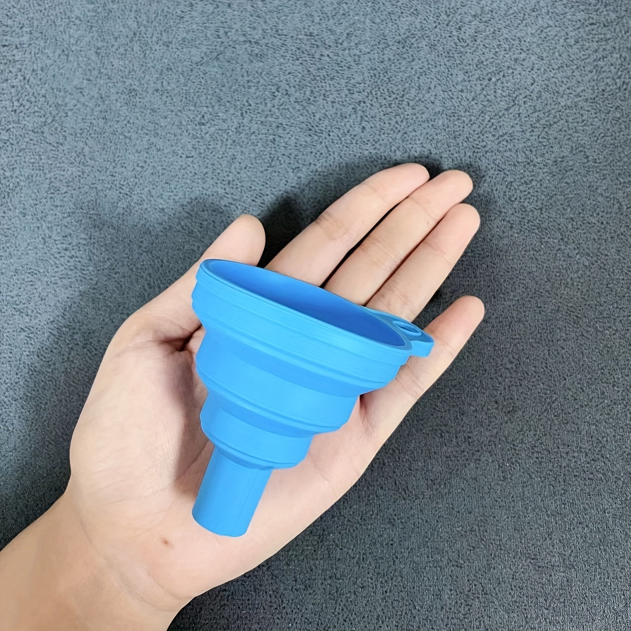 [Foldable Car Funnel] Durable & Flexible Foldable Portable Funnel for Car Engine Oil Change | Universal Fit, Leak-Proof Design with Easy-Pour Spout, Automotive Fluid Transfer, Car Maintenance Tool, Userfriendly Design, Leakpr