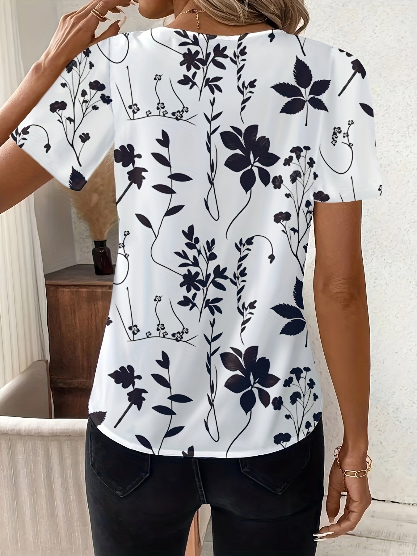 New Spring and Summer Fashionable Elegant Women's Shirt with Geometric Flower Pattern, Chest Pleats and V-Neck Short Sleeves