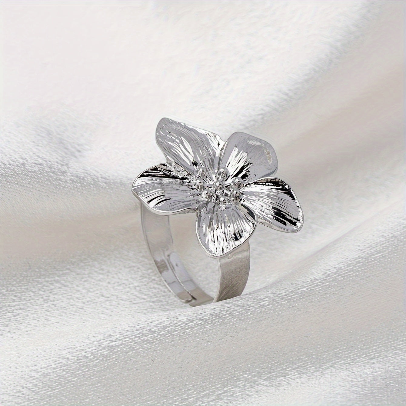 One Lady Open Ring Simple Flower Shape Open Adjustable Ring Suitable For Everyday And Banquet Wear