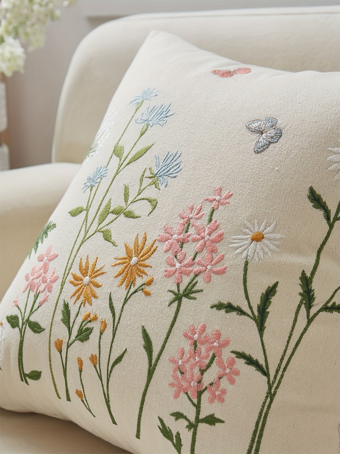 1pc Vibrant Floral Plant Flower Pattern Cushion Cover - Premium Polyester Decorative Pillow Case for Living Room, Bedroom & Sofa - Exclusive Collectible Buildings Theme (Cushion Not Included)