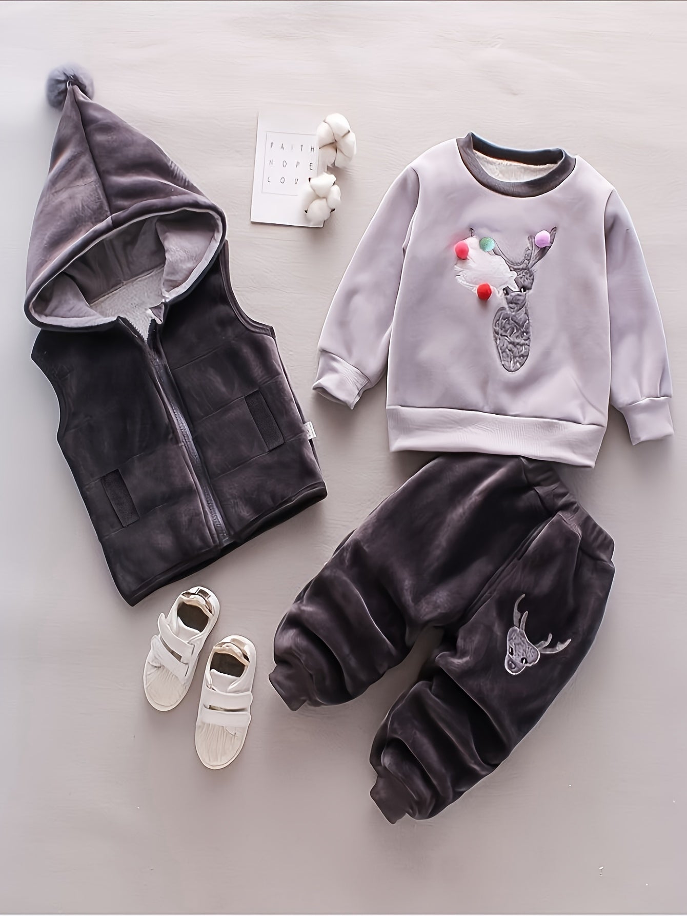 Random Color Ball Boys' Hairy Face Bear Long Sleeve Set, Baby Boy Autumn Winter -Lined Warm Long Sleeve Set, Fashion Casual Three-Piece Set, Perfect for Outdoor